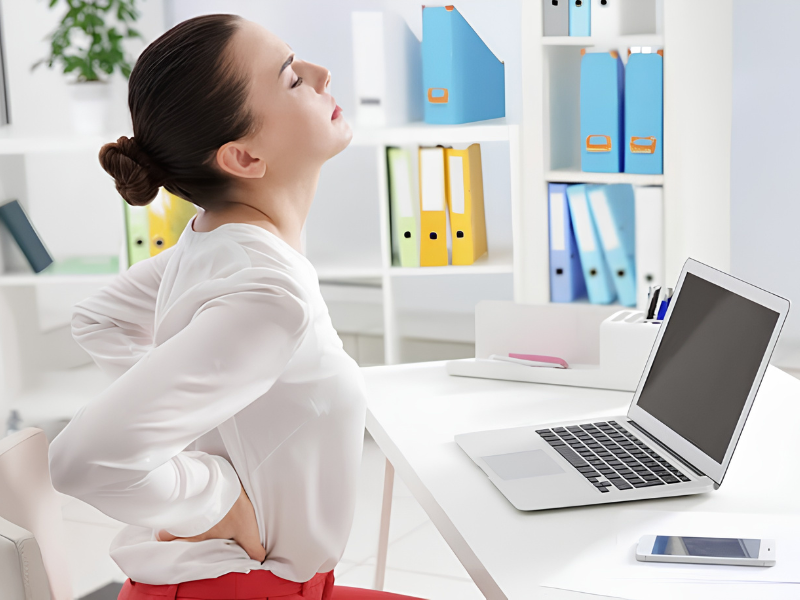 Ngồi làm việc sai tư thế ảnh hưởng đến sức khỏe như thế nào?