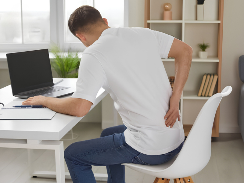  Nguyên nhân khiến dân văn phòng thường xuyên ngồi sai tư thế