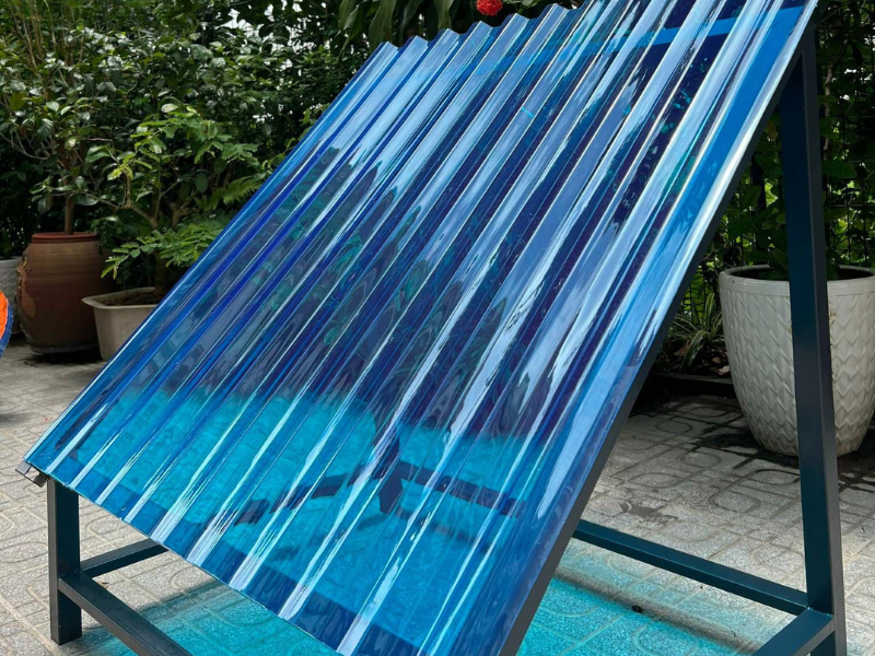 Tôn lấy sáng Polycarbonate
